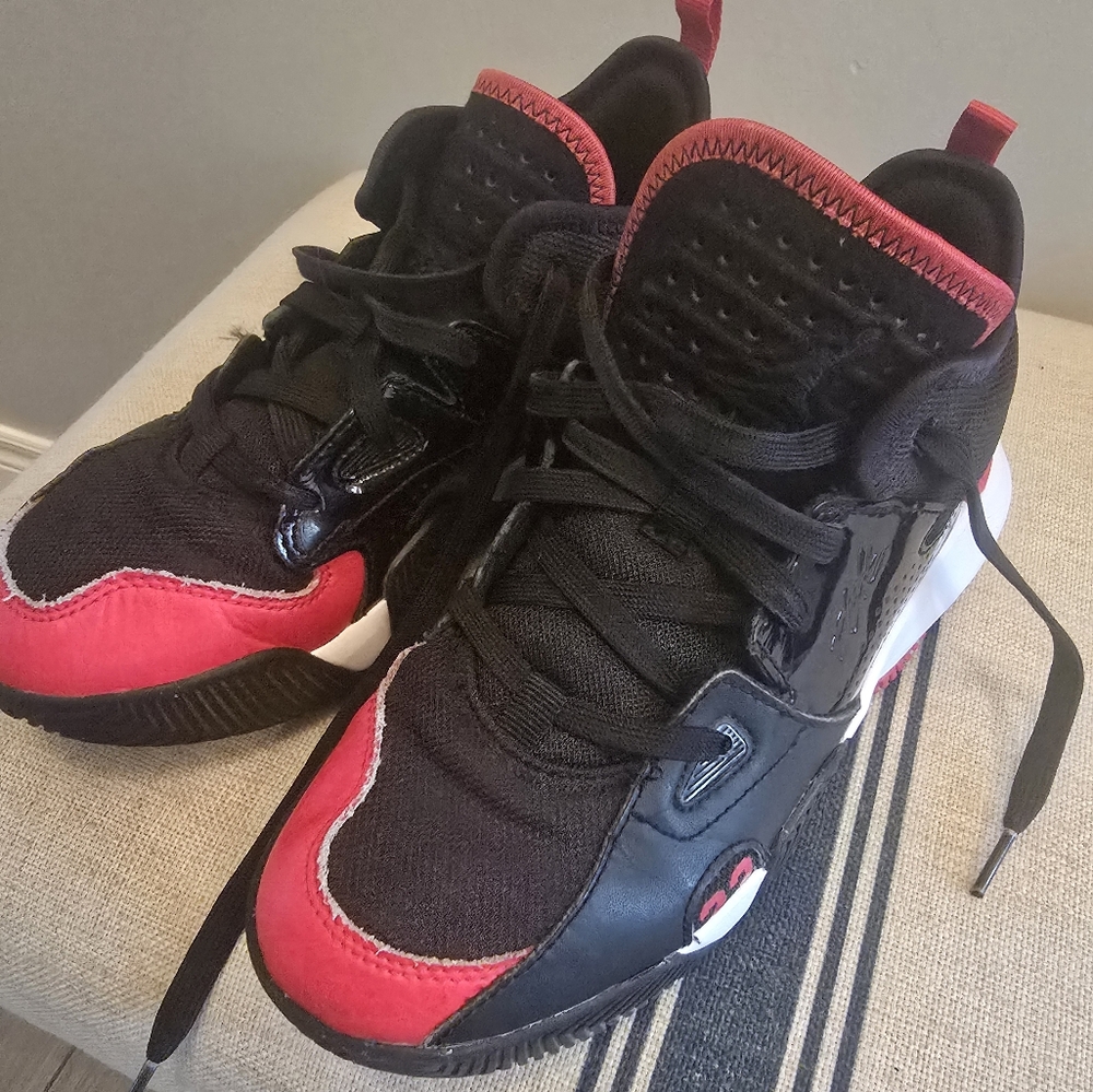 Kids Jordan's bball sneakers